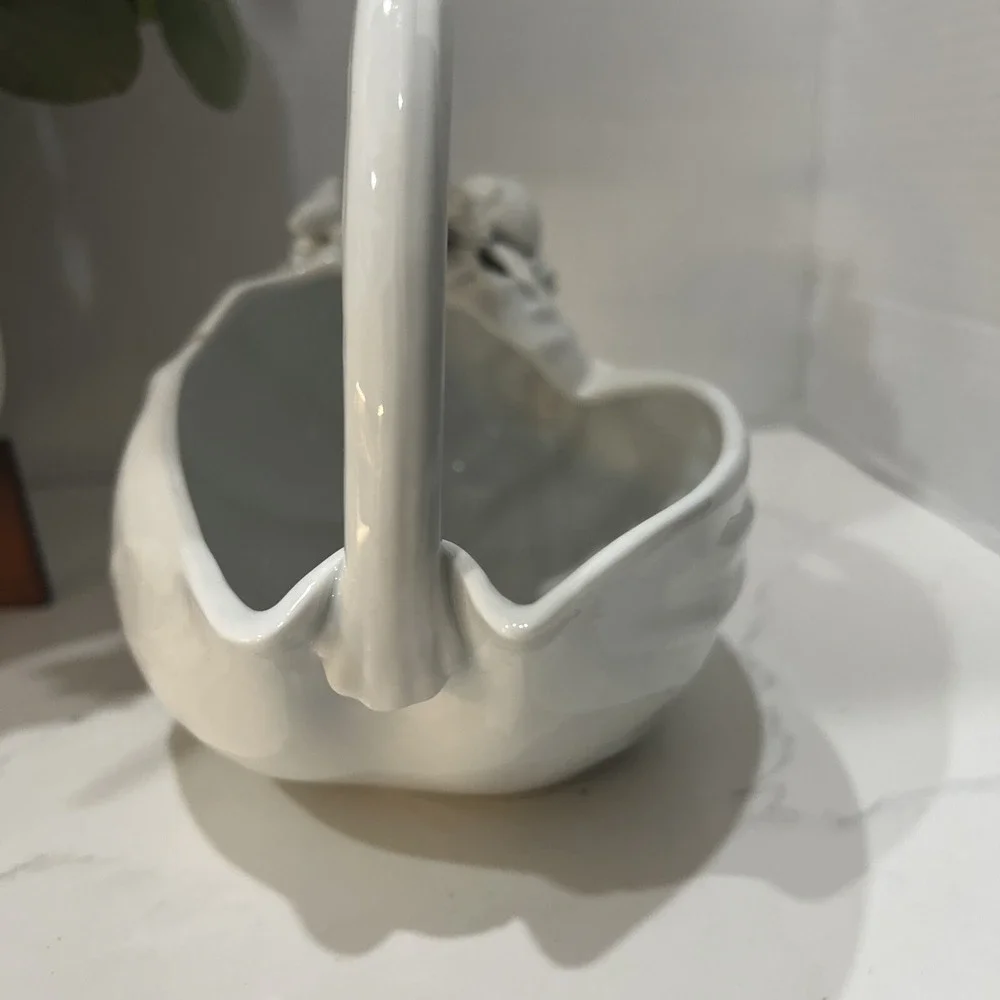 Fitz & Floyd White Porcelain Seashells Conch Bowl Basket Dish Japan 1983 Vintage